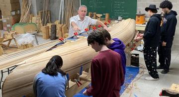 Woodworkers bend towards group canoe project